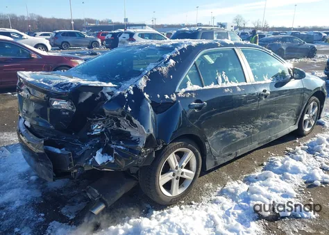 2013 Toyota Camry Se z USA, uszkodzony, nr VIN 4T1BF1FK7DU230666